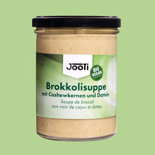 Bio-Brokkolisuppe: Mit Cashewkernen & Datteln verfeinert